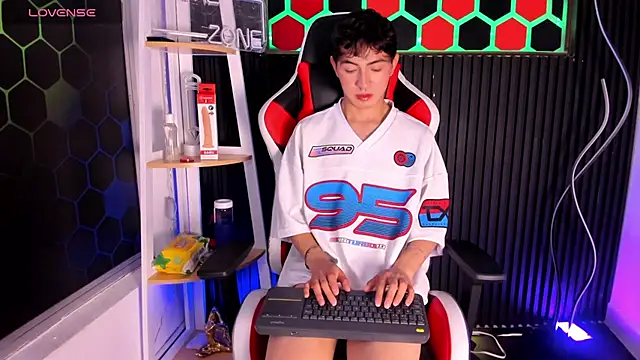 Cristopher Wild online show from April 7, 2026, 9:04 pm