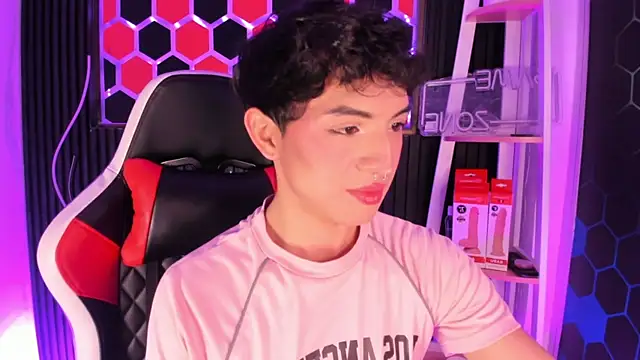 Cristopher Wild online show from April 24, 2026, 8:33 pm