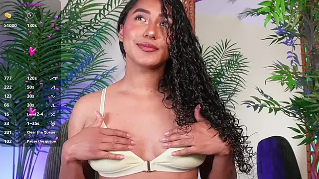 SoyJuliana 19 online show from June 3, 2026, 12:08 pm