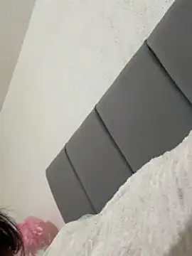 CoralsnakeX online show from April 18, 2026, 8:42 pm