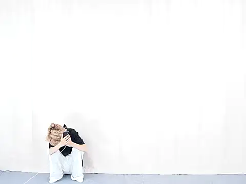 Vae-002 online show from April 18, 2026, 10:52 am