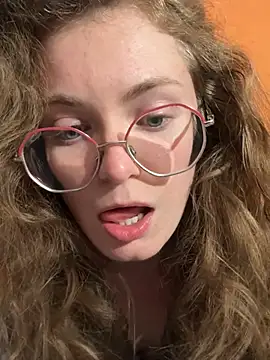 Hii Adel online show from April 5, 2026, 8:50 pm