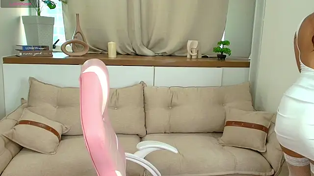 Debra Fox online show from April 22, 2026, 11:45 am