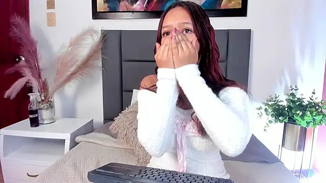 FreyaCameron online show from May 22, 2026, 12:44 pm