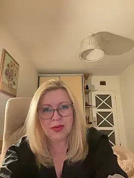 JanieLight53 online show from May 13, 2026, 6:27 pm