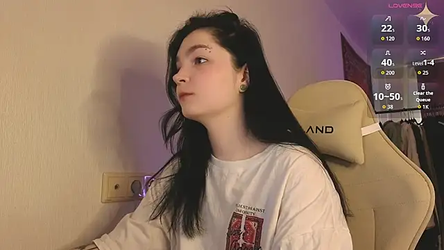 Snapshot of Luna_Moon13 chatting on April 10, 2026, 1:11 am Luna Moon13 online show from April 10, 2026, 1:11 am