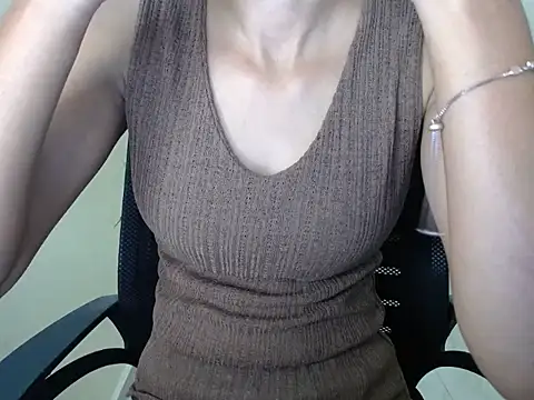 shreya sharma01 online show from April 25, 2026, 4:59 am