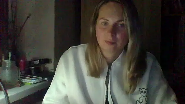 Mollie365 online show from April 18, 2026, 7:58 pm