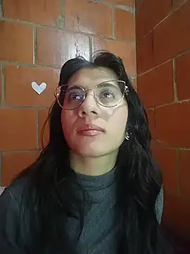 Snapshot of Amanda_x1 chatting on May 13, 2026, 7:33 pm Amanda x1 online show from May 13, 2026, 7:33 pm