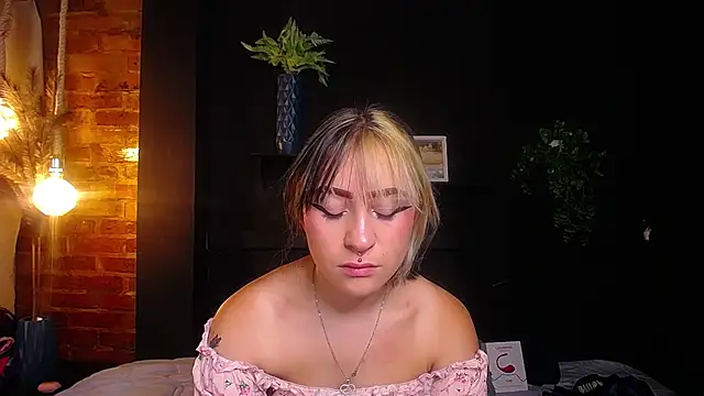 melodygirl2   online show from April 17, 2026, 8:34 pm