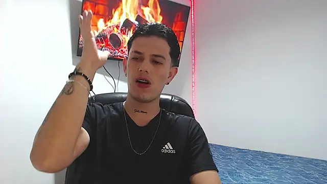 JUAN CAMILOXXX online show from April 7, 2026, 3:51 am