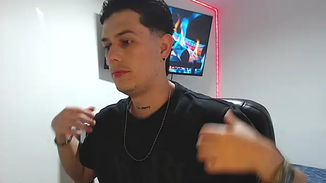 JUAN CAMILOXXX online show from April 23, 2026, 2:24 am