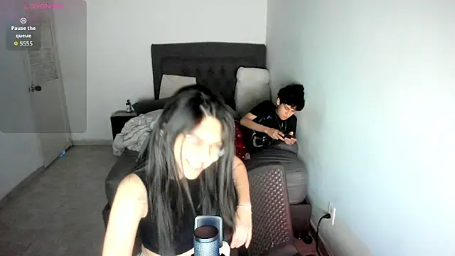 Cloebennet013 online show from April 27, 2026, 6:00 am