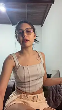 Cloebennet013 online show from June 15, 2026, 10:01 pm
