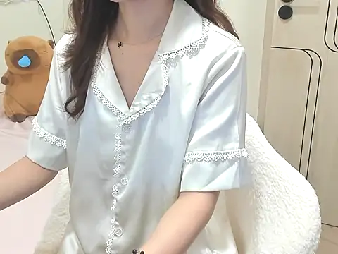 Camiilia online show from June 11, 2026, 3:48 am