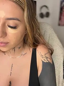 CarolQueen1  online show from April 8, 2026, 12:49 pm