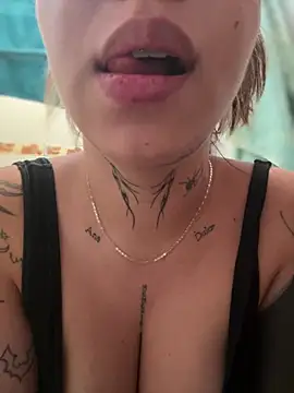 CarolQueen1  online show from May 3, 2026, 12:44 pm