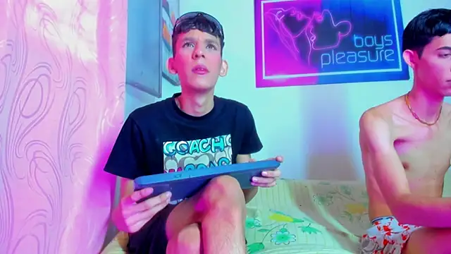 Desire Boys1 online show from April 22, 2026, 7:26 pm