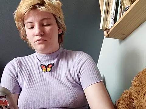 thatcutesubgirlwlw online show from April 19, 2026, 2:16 pm