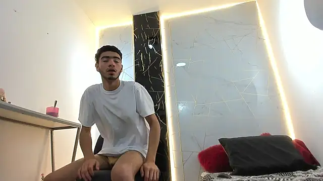 Valentin Lux online show from March 16, 2026, 2:28 am