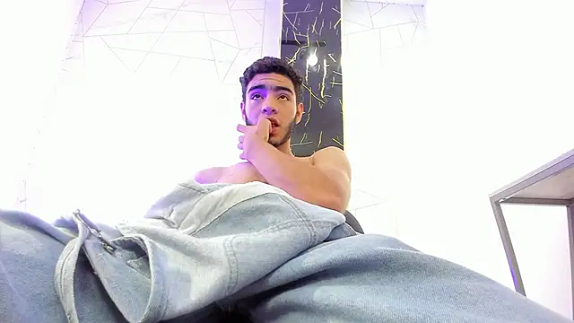 Valentin Lux online show from April 6, 2026, 4:46 am