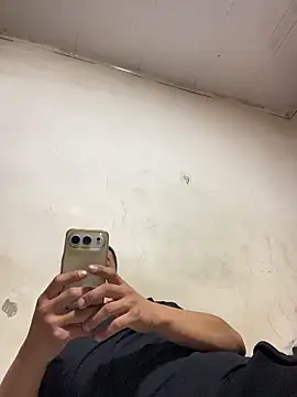 xiaocui06 online show from April 17, 2026, 12:52 pm