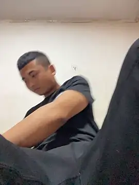 xiaocui06 online show from April 20, 2026, 12:30 pm