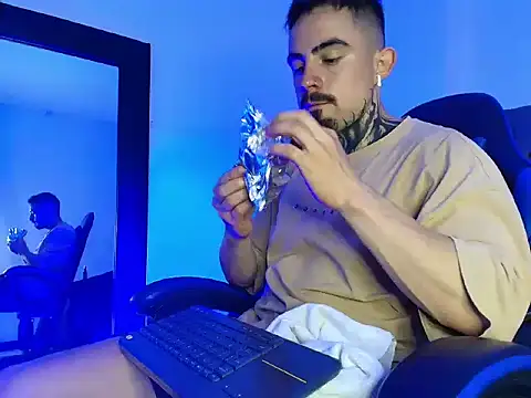Dallas Whitee online show from April 4, 2026, 7:44 pm