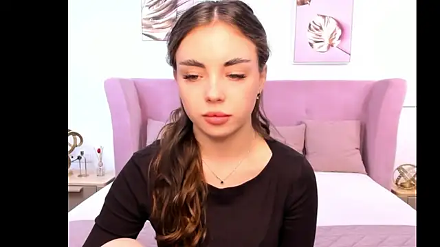 MyEvelin online show from April 14, 2026, 3:23 am