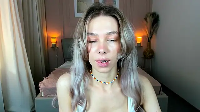 LuluAlis online show from April 22, 2026, 1:01 pm