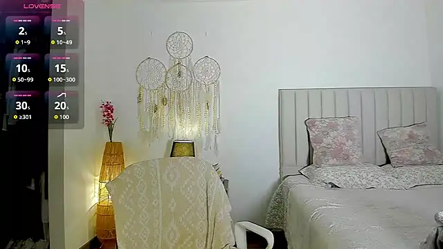 Snapshot of oliviialover chatting on June 23, 2026, 6:33 am oliviialover online show from June 23, 2026, 6:33 am