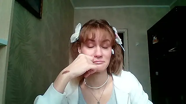 ElenoreHolguin online show from March 10, 2026, 9:14 am