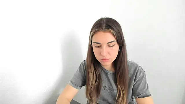 summmmersky1 online show from March 29, 2026, 9:31 am