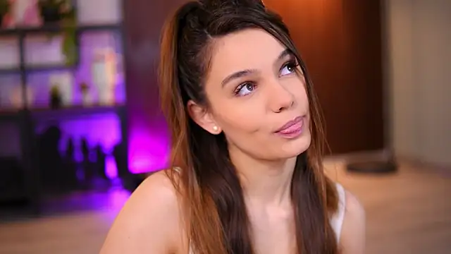 Lena Laurent online show from March 28, 2026, 10:15 am