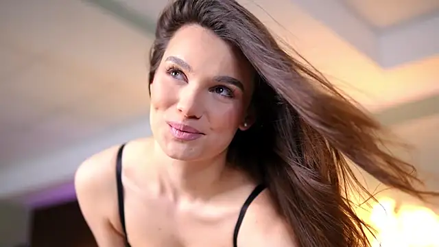 Lena Laurent online show from April 15, 2026, 9:38 am