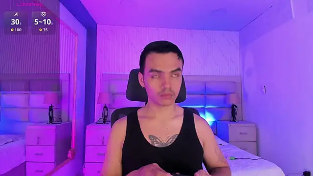 NicoKinggs  online show from April 6, 2026, 1:34 pm