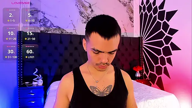 NicoKinggs  online show from April 19, 2026, 12:04 pm