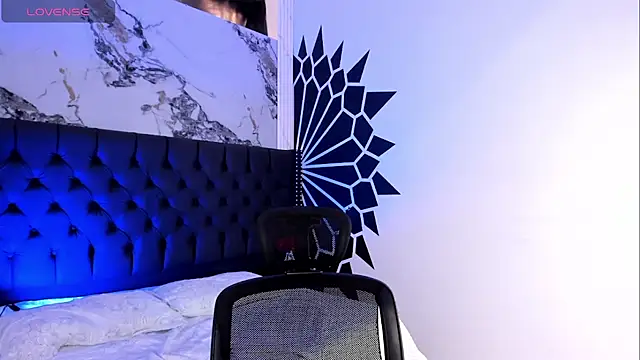 NicoKinggs  online show from April 20, 2026, 1:25 pm