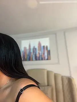 Bella-Ferrer online show from April 25, 2026, 6:27 pm