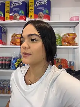 Snapshot of Bella-Ferrer chatting on May 12, 2026, 6:27 pm Bella-Ferrer online show from May 12, 2026, 6:27 pm
