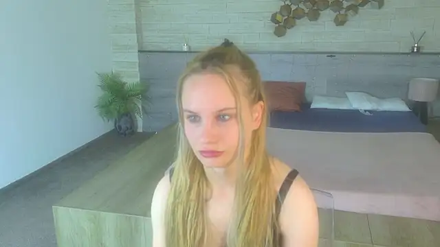 IceBlueBabe online show from June 11, 2026, 7:45 pm
