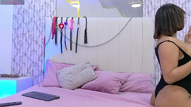 LorenaDuval online show from April 21, 2026, 6:55 pm