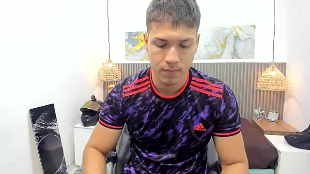 AlessandroFranco online show from May 7, 2026, 1:27 pm