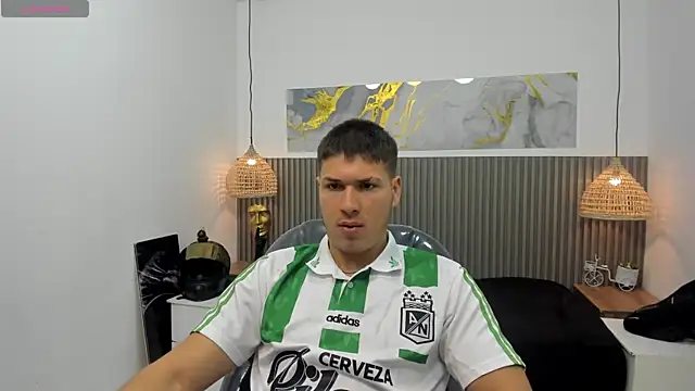 AlessandroFranco online show from May 9, 2026, 1:27 pm