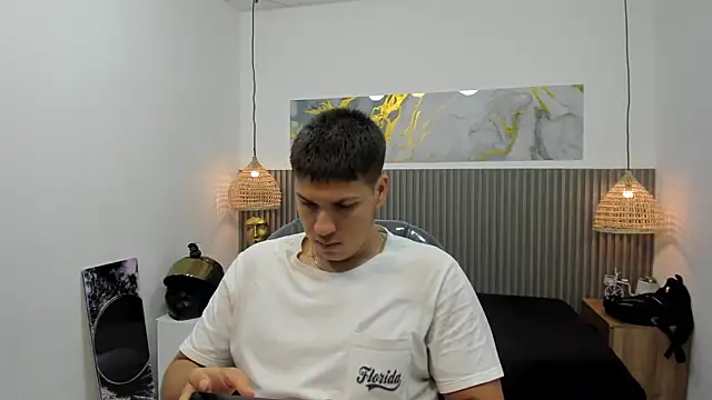 AlessandroFranco online show from May 15, 2026, 1:40 pm