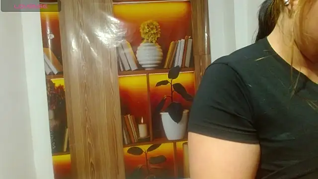 linazaenz online show from March 13, 2026, 10:27 pm