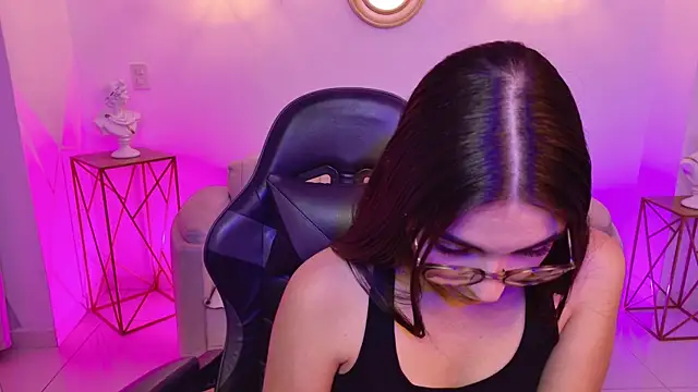 Gia Capri online show from April 16, 2026, 5:41 am