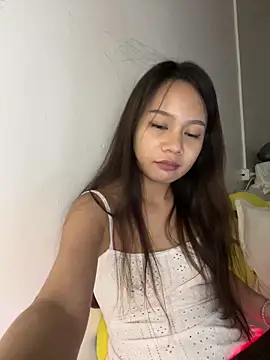 velvetveloura online show from April 5, 2026, 7:00 pm