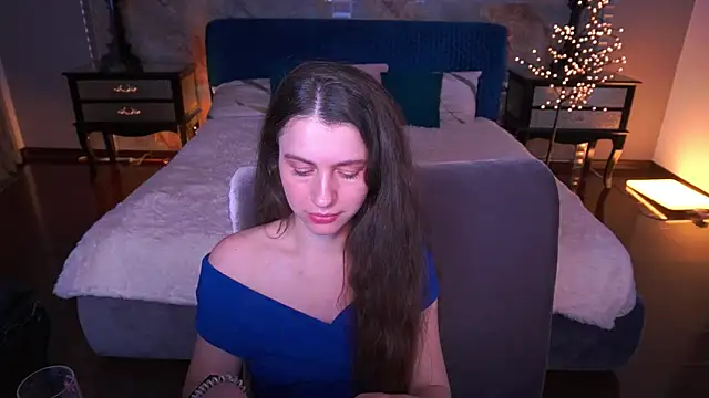 Snapshot of LittleJulii chatting on May 17, 2026, 7:43 pm LittleJulii online show from May 17, 2026, 7:43 pm