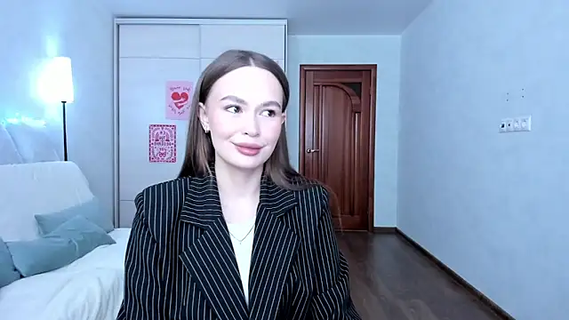 kittiangel00 online show from April 14, 2026, 12:33 pm